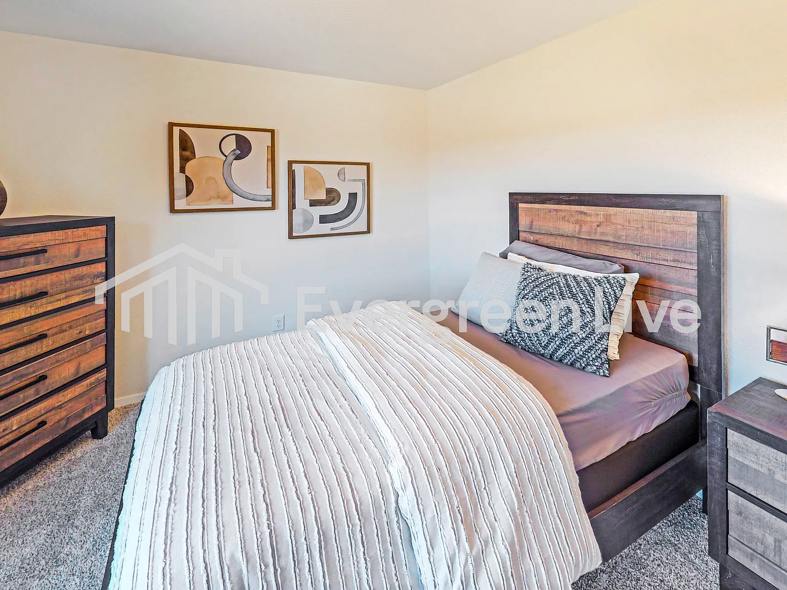 3 bed, 2.0 bath, 1446 sqft, $1,470 — Photo 4