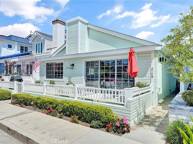 216 Collins Ave — Photo 16