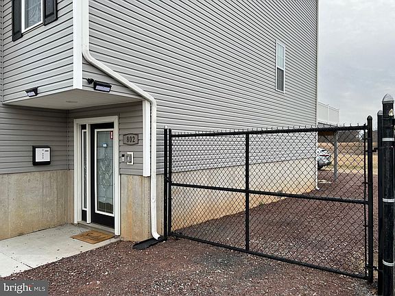 3rd image of 802 6th Ave