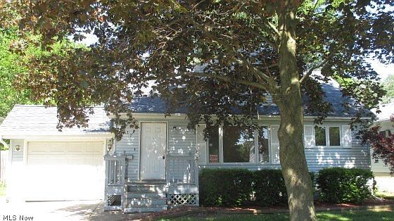 1st image of 817 Thornwood St
