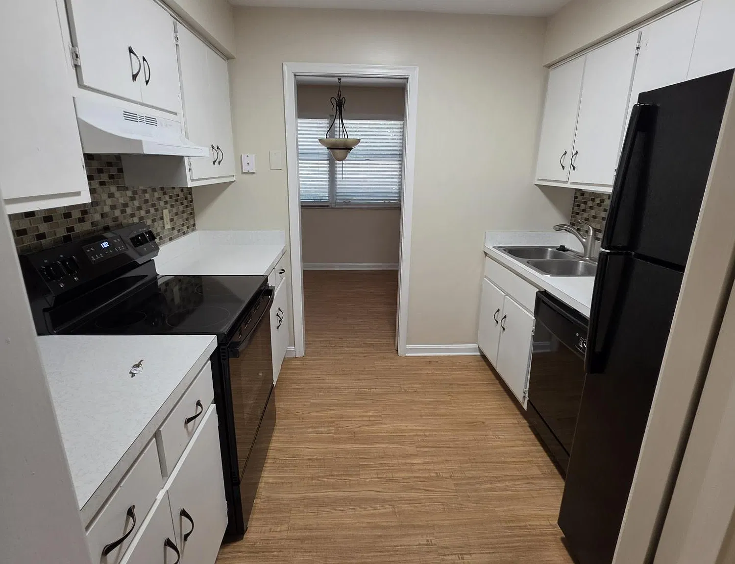 2 bed, 1000 sqft, $1,450 — Photo 3