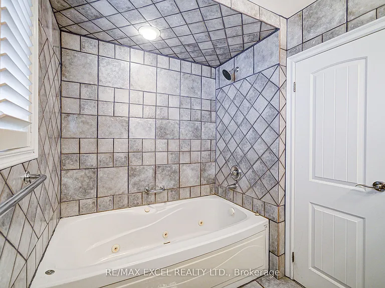 108 Babcombe Dr — Photo 28