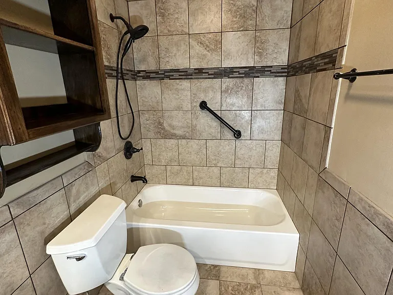 8500 Tiffany Dr — Photo 17