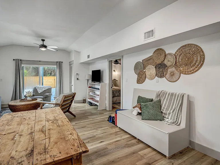 Spence Cir — Photo 11