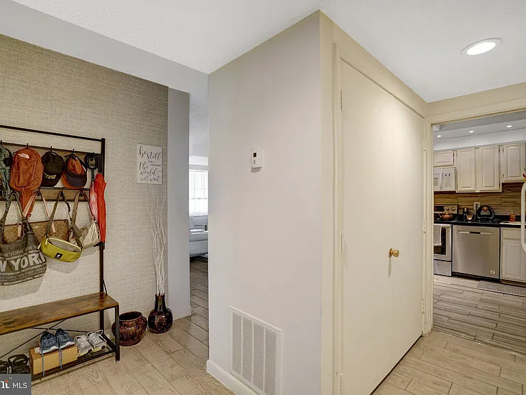 3709 S George Mason Dr #415-E — Photo 4