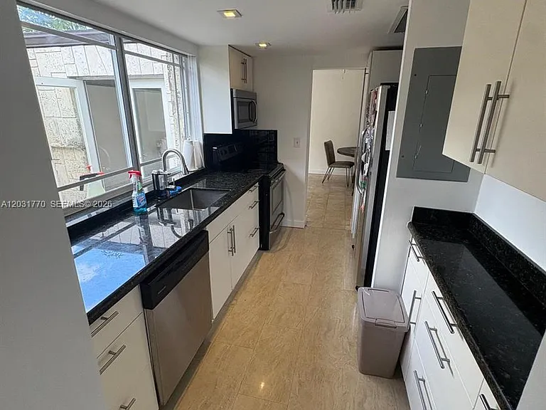 15003 Coconut Ct — Photo 9