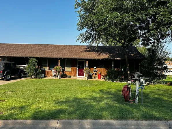 415 Locust St, Canadian, TX 79014