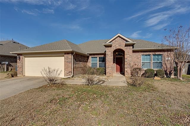 1st image of 2601 Clubhouse Dr