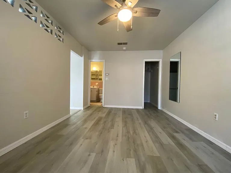 1820 NW 10th St — Photo 37