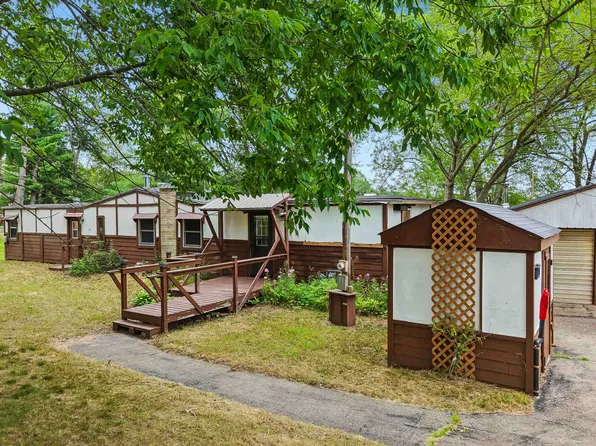 W8356 W Neenah Dr, Oxford, WI 53952