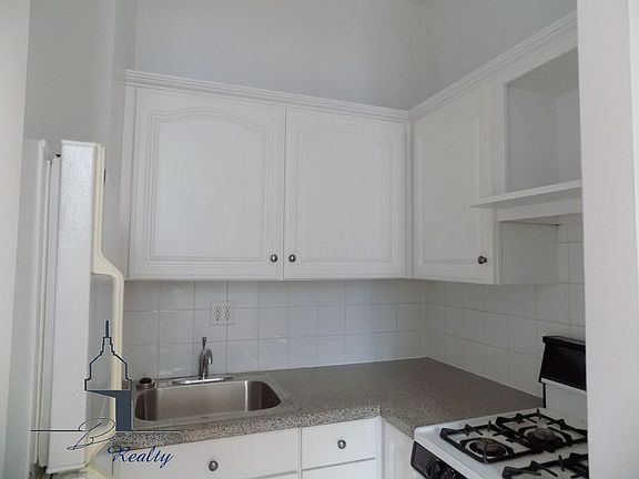 4th image of 107 Eldridge St APT 2D