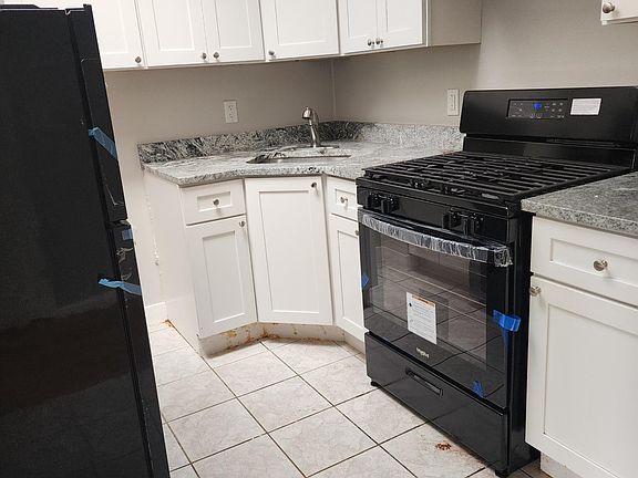 4th image of 51 Maple Ave #3
