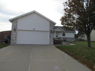 1202 W 40th St, Kearney, NE 68845
