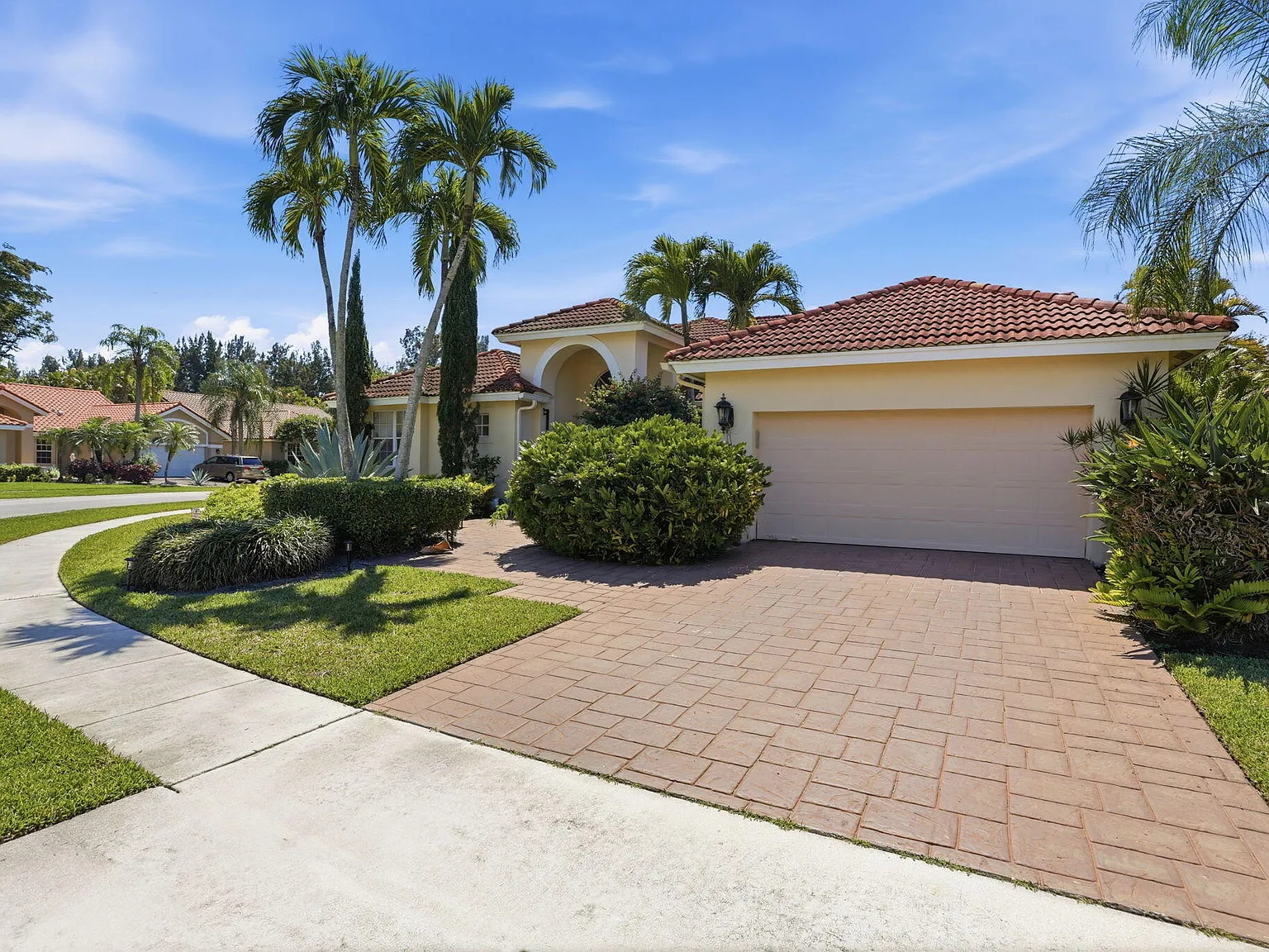 3 bed, 3.0 bath, 2325 sqft, $6,500 — Photo 1