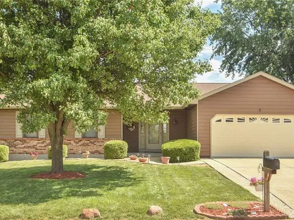 8 W Sunny Wood Ct, Saint Peters, MO 63376