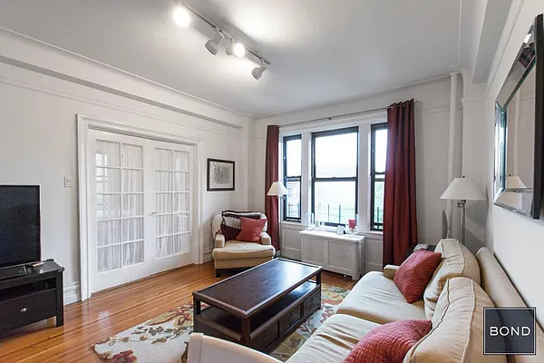 Rented by Bond New York | media 14