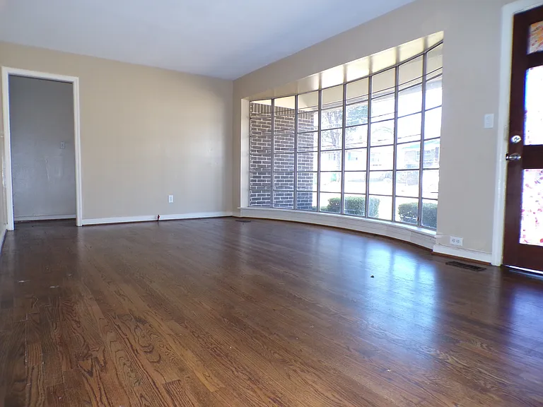 5709 Court H — Photo 4