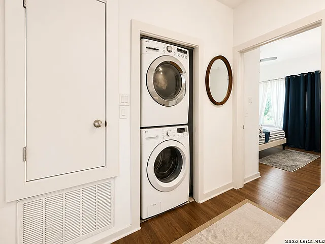 704 N Cherry St — Photo 11
