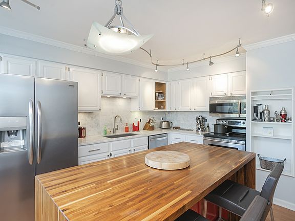 4th image of 12 Middleton St #12