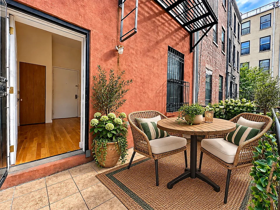 26 E 127th St #2R