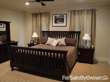 Master Bedroom : Spacious master with fabulous carpet. Similar features in other two bedrooms.