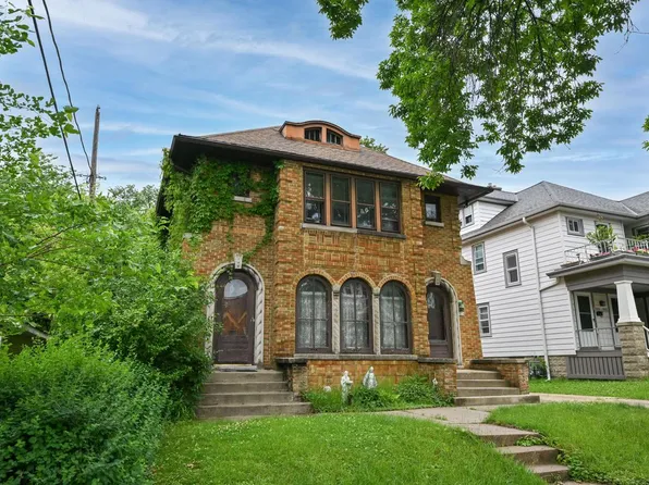 2012 E Newton AVENUE #2014, Shorewood, WI 53211