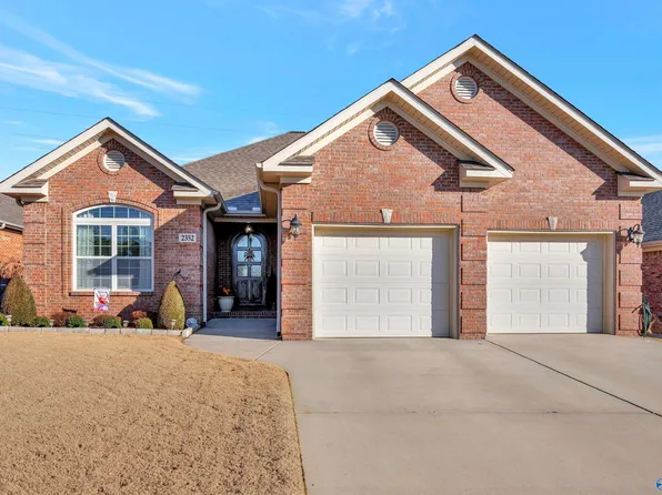 2352 Tintagel Dr SW, Decatur, AL 35603