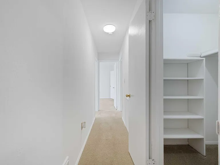 Foxridge Apartment Homes — Photo 153