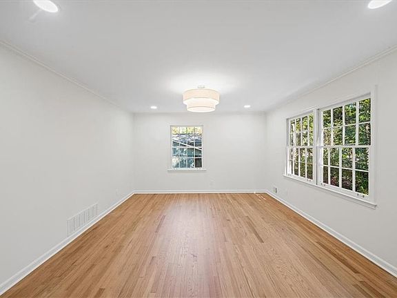 2nd image of 33 Old Farm Rd