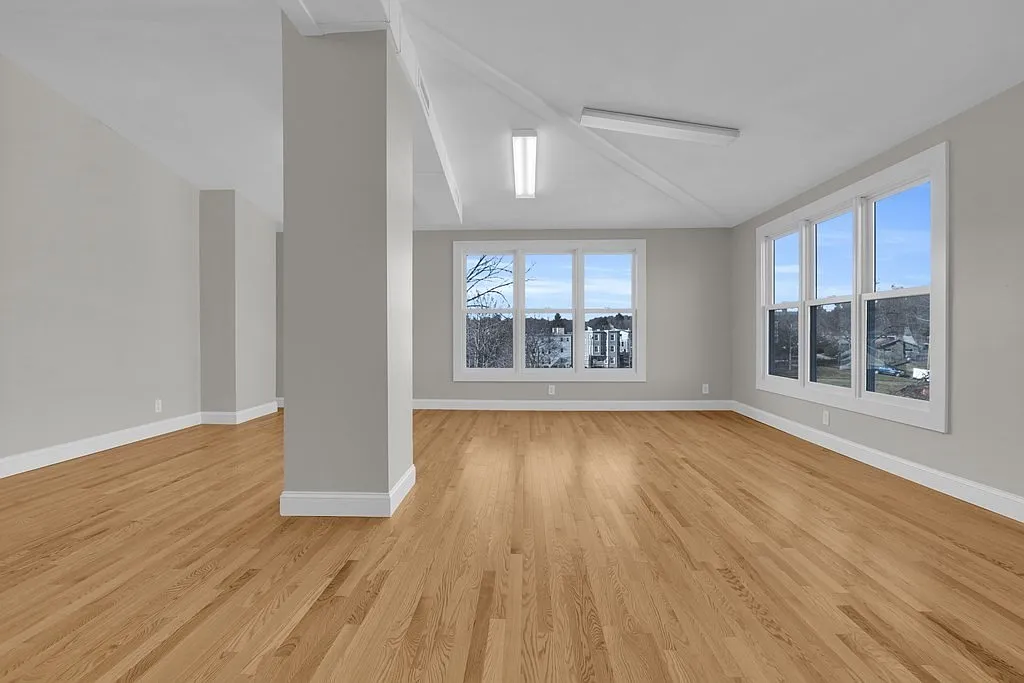6 bed, 3274 sqft, $6,100 — Photo 3