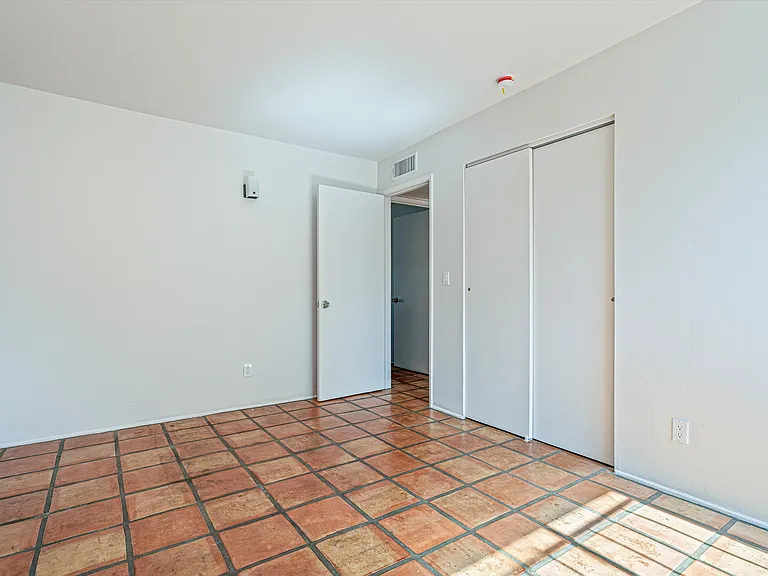 2736 S Calle Yucatan — Photo 18