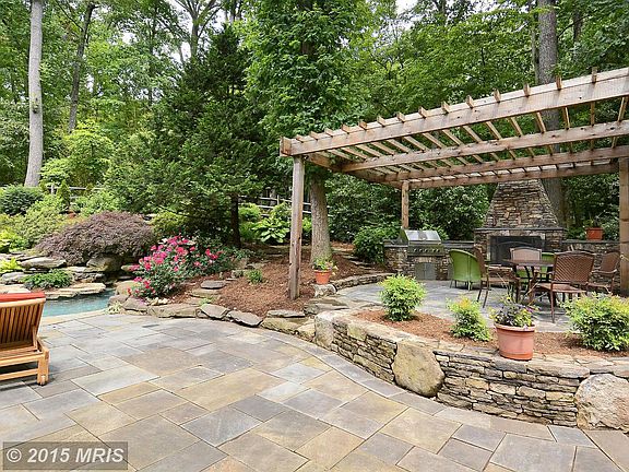 5th image of 985 Millwood Ln