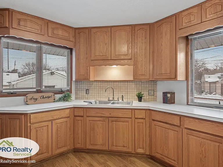 257 E Spruce St — Photo 2