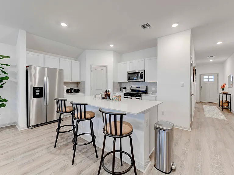 215 Sweetwater Creek Ln — Photo 8