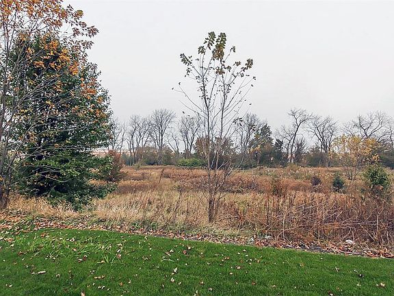 Located on 0032 in The Oaks At Churchill Club in Oswego, IL