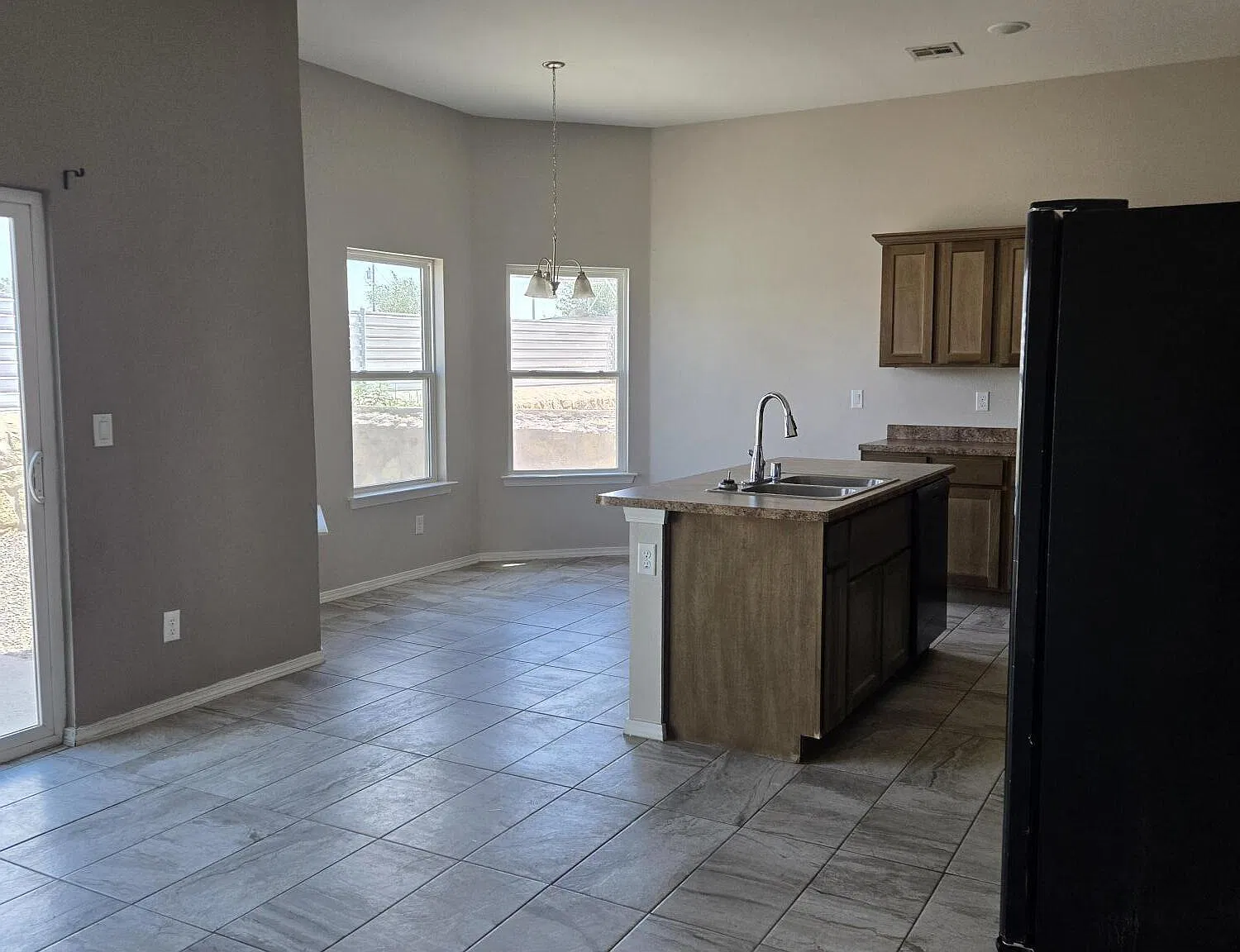 4 bed, 2.5 bath, 1588 sqft, $1,450 — Photo 2