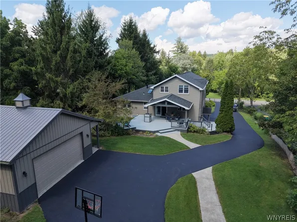 7422 Back Creek Rd, Hamburg, NY 14075