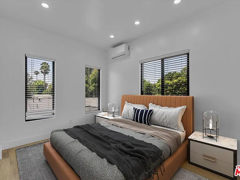 14121 Califa St — Photo 50