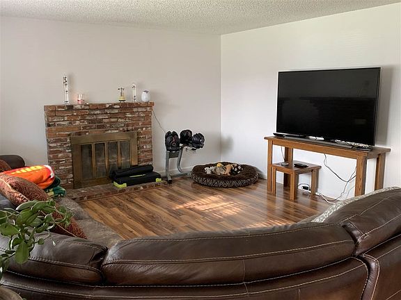 3rd image of 3025 Parkland Dr