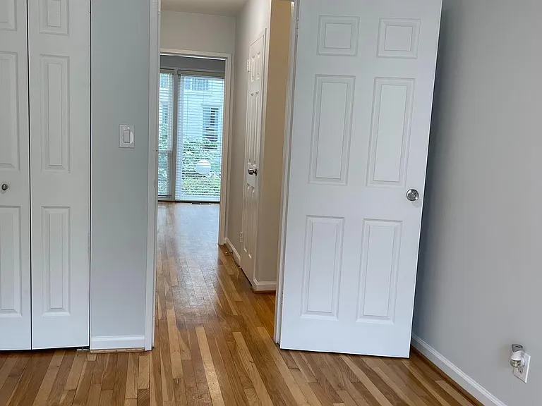 61 G St SW #B — Photo 32