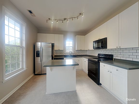 4th image of 220 McCarthy Dr