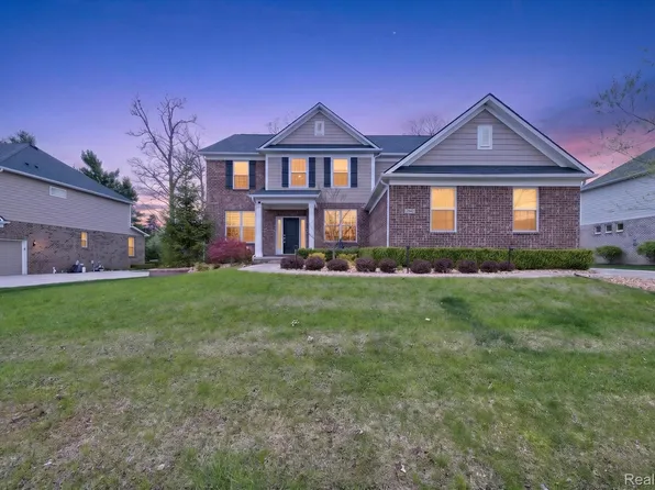 2942 Montgomery Cir, Commerce Township, MI 48390