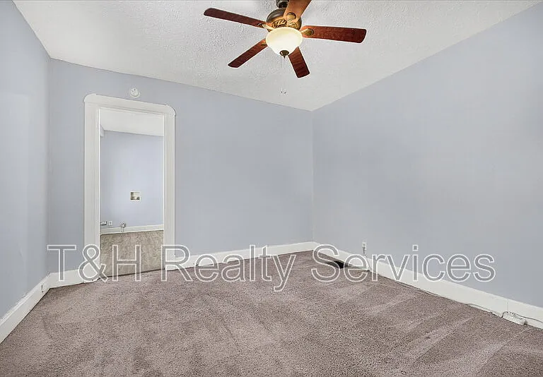 100 N Muessing St — Photo 9