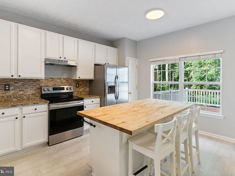 8212 Silverton Ct — Photo 10