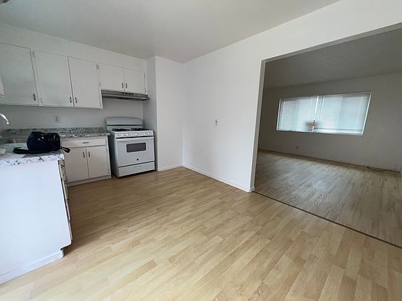4th image of 921 Aston Ave #921