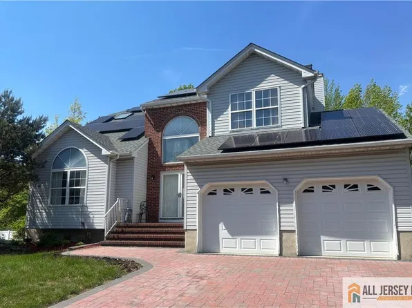 28 Glynn Ct, Parlin, NJ 08859