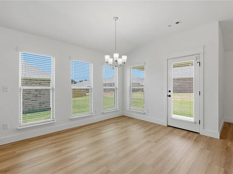 5089 Vista Ave — Photo 9