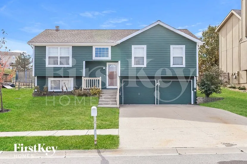 3 bed, 2.5 bath, 1821 sqft, $2,350 — Photo 1
