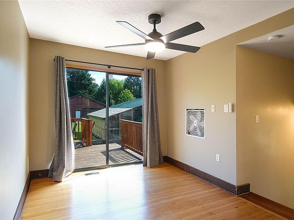 3rd image of 811 Nicholls Rd