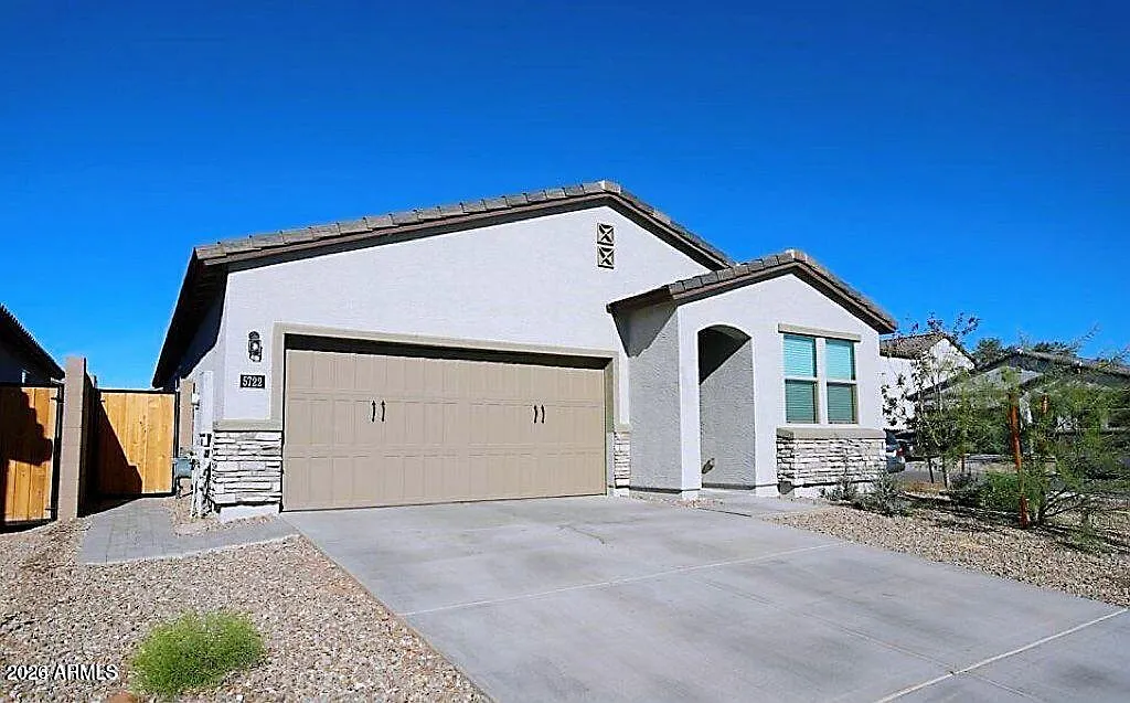 4 bed, 2.5 bath, 1801 sqft, $2,250 — Photo 1